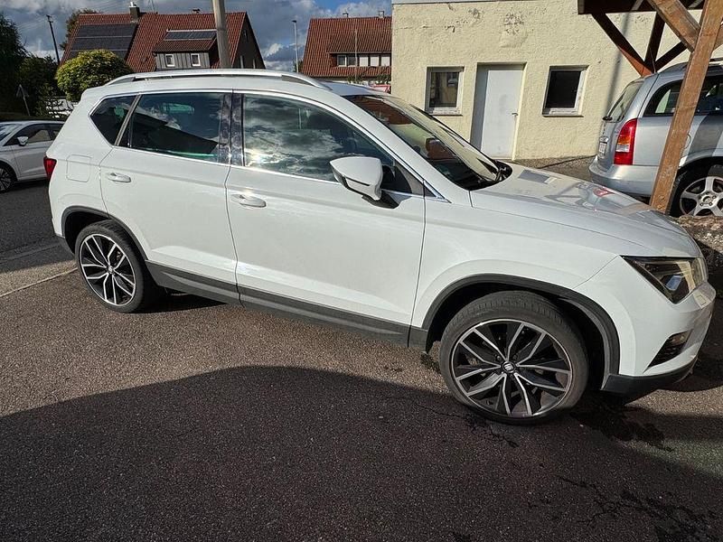 Weiß Gebraucht 2018 Seat Ateca XCELLENCE SUV | 19.500 € (Fairer Preis) - Bild 1/4