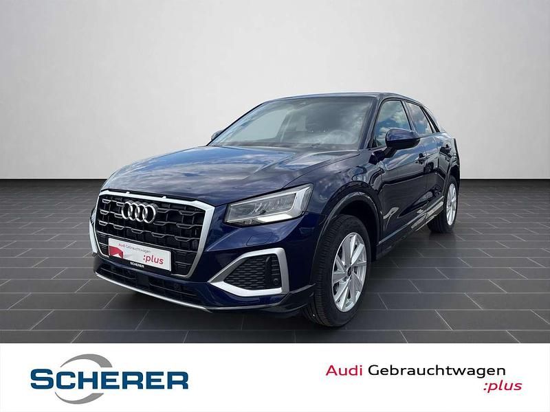 Navarrablau metallic (metallic) Gebraucht 2024 Audi Q2 Ambiente SUV | 28.880 € (Guter Preis) - Bild 1/4