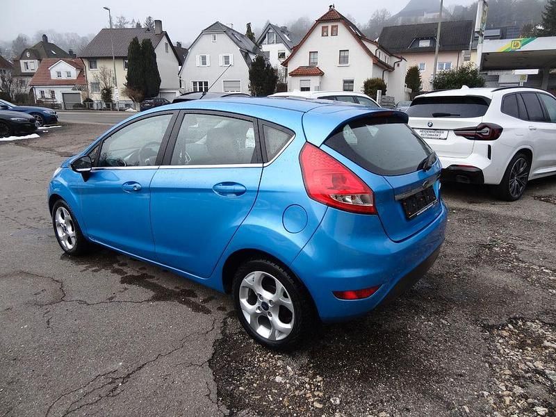 Gebraucht Ford Fiesta Titanium 82 PS (60 kW) 2009 Blau Kleinwagen