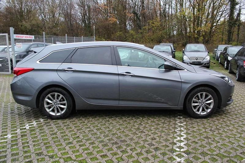 Gebraucht Hyundai i40 116 PS (85 kW) 2017 Grau Kombi