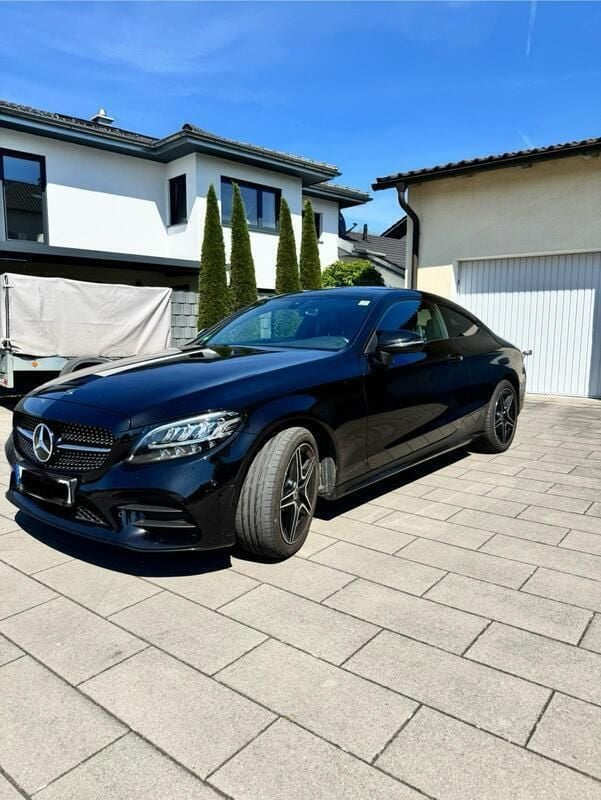 Schwarz Gebraucht 2020 Mercedes C180 Night Coupé | 26.400 € - Bild 1/4