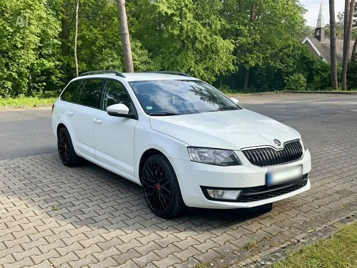 Gebraucht Skoda Octavia Ambition 110 PS (80 kW) 2015 Weiß Kombi