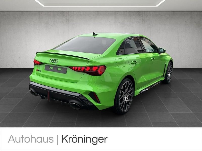 Gebraucht Audi RS3 Ambiente 400 PS (294 kW) 2025 Kyalamigrün Limousine