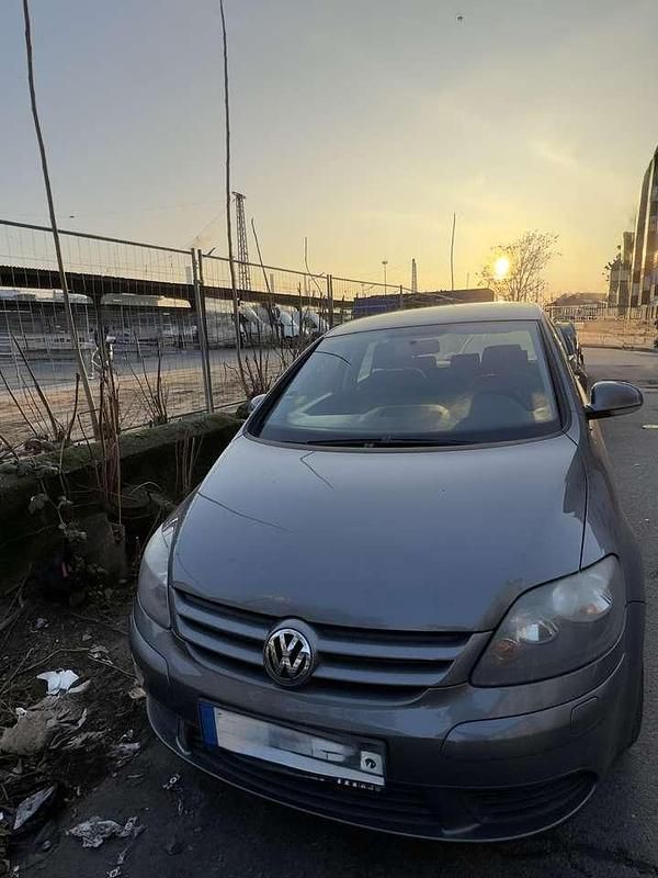 Grau Gebraucht 2006 VW Golf IV Trendline Kleinwagen | 2.300 € (Fairer Preis) - Bild 1/4