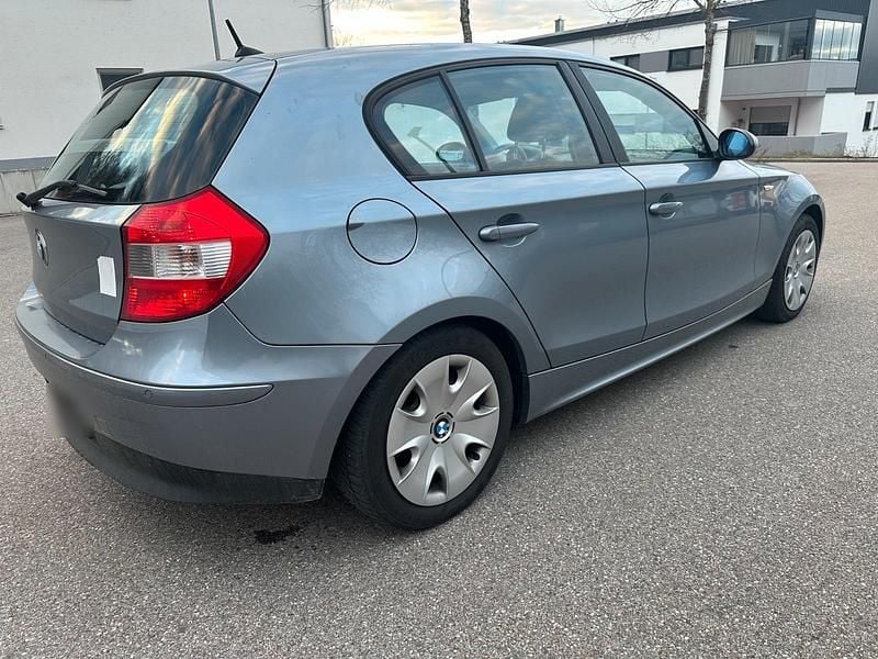 Gebraucht BMW 118 122 PS (89 kW) 2006 Blau Kleinwagen