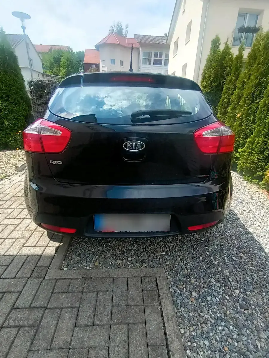Gebraucht Kia Rio 109 PS (80 kW) 2012 Schwarz Kleinwagen