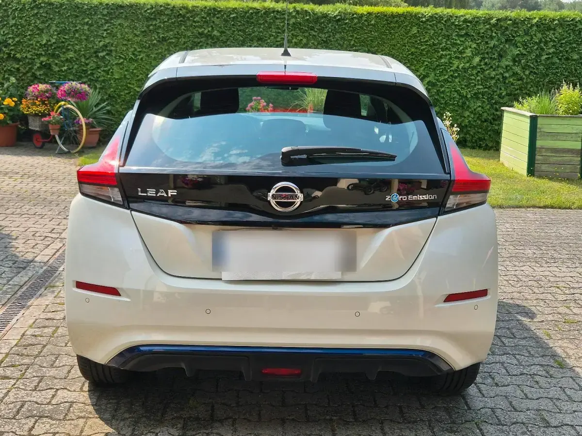 Gebraucht Nissan Leaf Acenta 110 kW (150 PS) 2021 Weiß Kleinwagen
