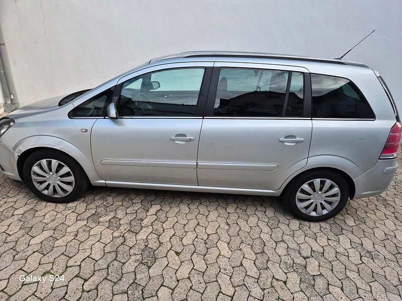 Silber Gebraucht 2006 Opel Zafira Van / Kleinbus | 1.200 € (Superpreis) - Bild 1/4