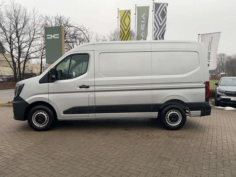 Second-hand Renault Master 131 CP (96 kW) 2024 Argintiu Monovolum