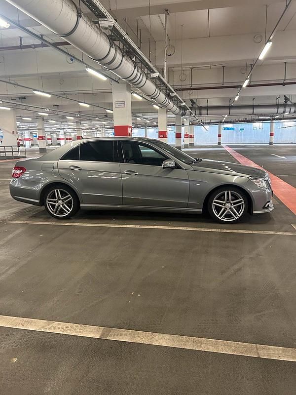 Gebraucht Mercedes E250 AMG 204 PS (150 kW) 2009 Grau Limousine