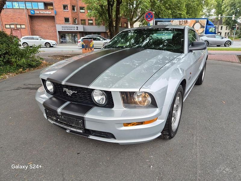 Gebraucht Ford Mustang GT 305 PS (224 kW) 2007 Silber Coupé