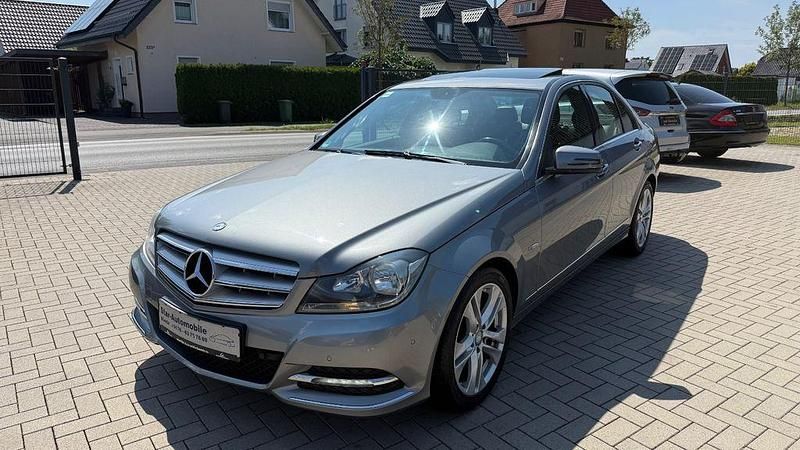 Grau Gebraucht 2011 Mercedes C220 Avantgarde Limousine | 9.299 € (Fairer Preis) - Bild 1/4