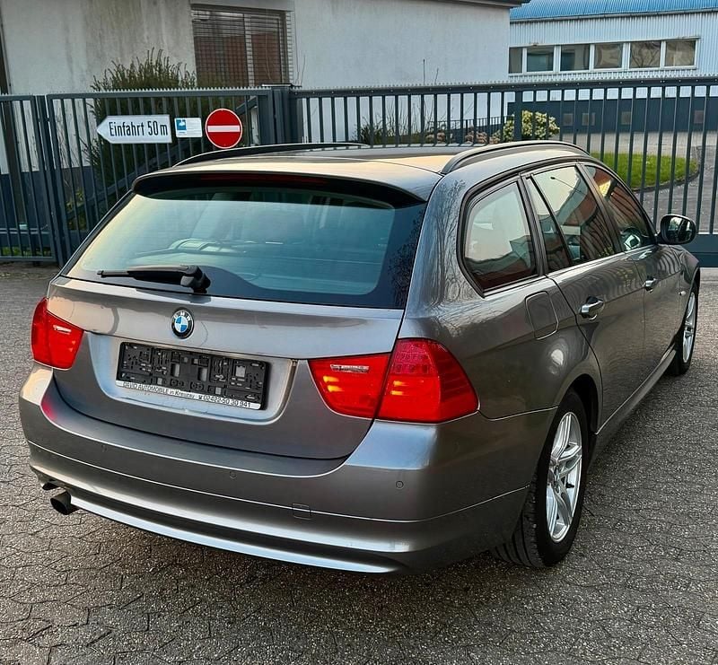 Gebraucht BMW 318 143 PS (105 kW) 2012 Grau Kombi
