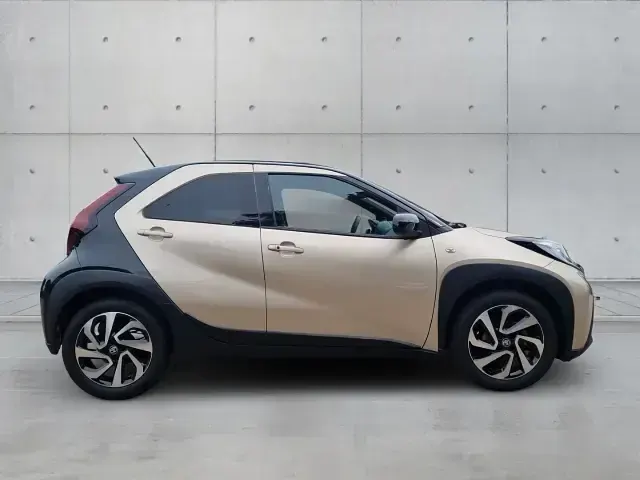 Gebraucht Toyota Aygo X Team 72 PS (52 kW) 2024 209) (beige SUV