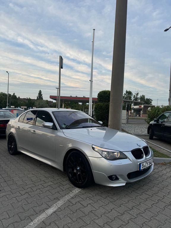 Silber Gebraucht 2009 BMW 540 M Sport Limousine | 11.900 € (Fairer Preis) - Bild 1/4