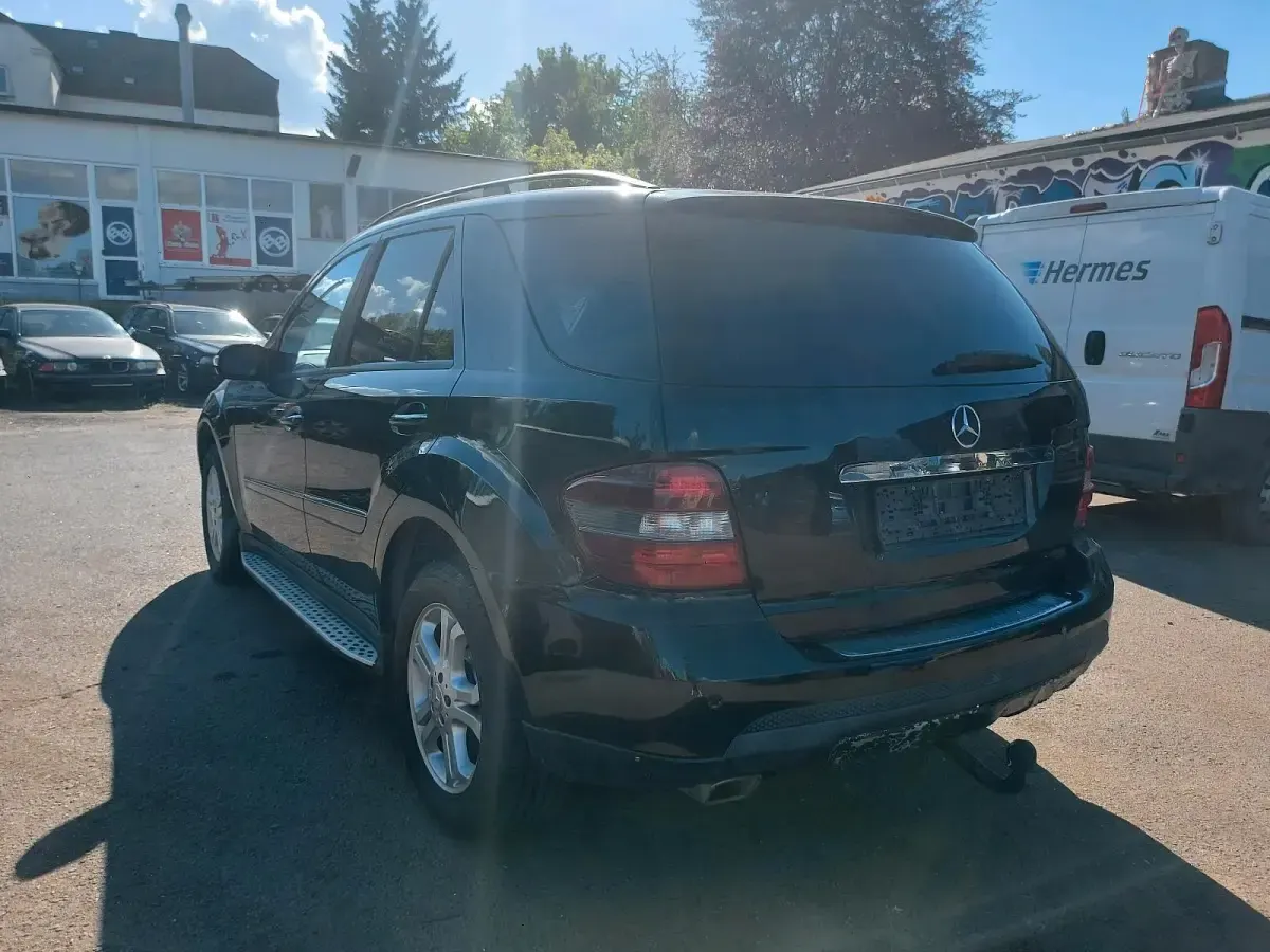 Gebraucht Mercedes ML320 224 PS (164 kW) 2006 Schwarz SUV