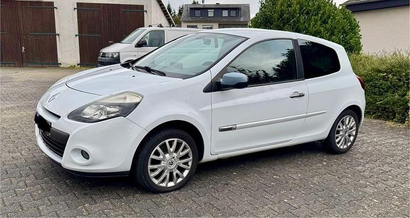 Gebraucht Renault Clio II 101 PS (74 kW) 2009 Weiß Limousine