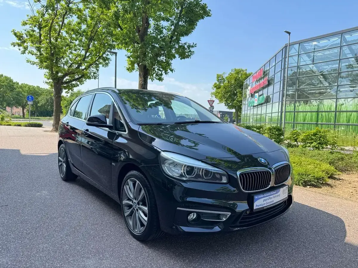 Gebraucht BMW 220 Luxury Line 192 PS (141 kW) 2017 Black sapphire metallic Van / Kleinbus