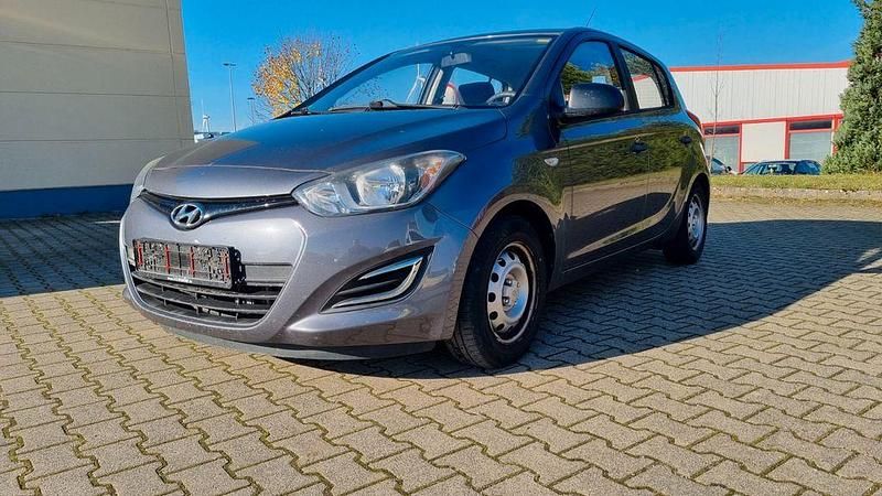 Gebraucht 2014 Hyundai i20 Classic Limousine | 3.699 € (Guter Preis) - Bild 1/4