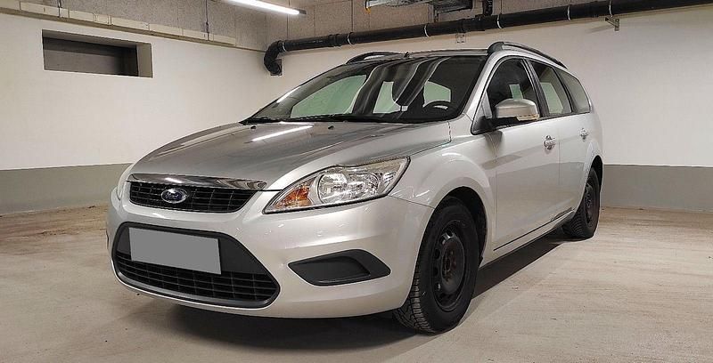 Silber Gebraucht 2011 Ford Focus Kombi | 4.000 € (Guter Preis) - Bild 1/4