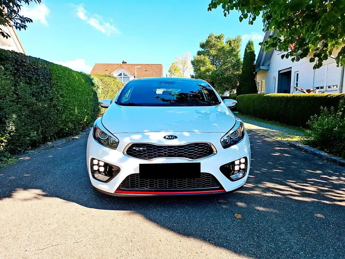 Gebraucht Kia Ceed GT GT 204 PS (150 kW) 2015 Weiß Limousine