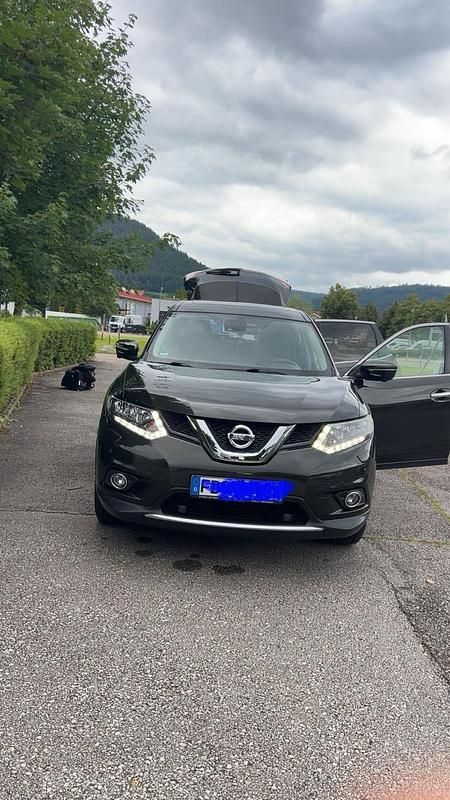 Gebraucht Nissan X-Trail 131 PS (96 kW) 2015 Grün SUV