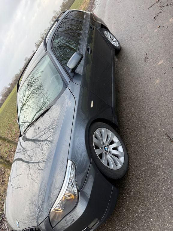 Gebraucht BMW 525 Sport Line 197 PS (144 kW) 2009 Grau Kombi