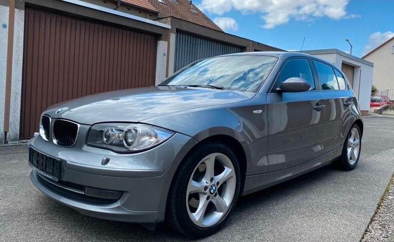 Grau Gebraucht 2009 BMW 118 Kleinwagen | 6.200 € (Fairer Preis) - Bild 1/4