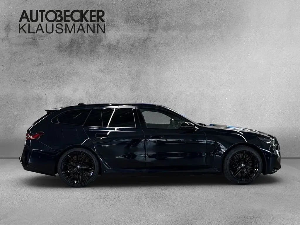 Neu BMW M5 Sport Line 727 PS (534 kW) 2026 Carbonschwarz metallic Kombi