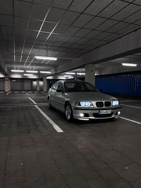Gebraucht BMW 323 M Sport 170 PS (125 kW) 1999 Silber Limousine