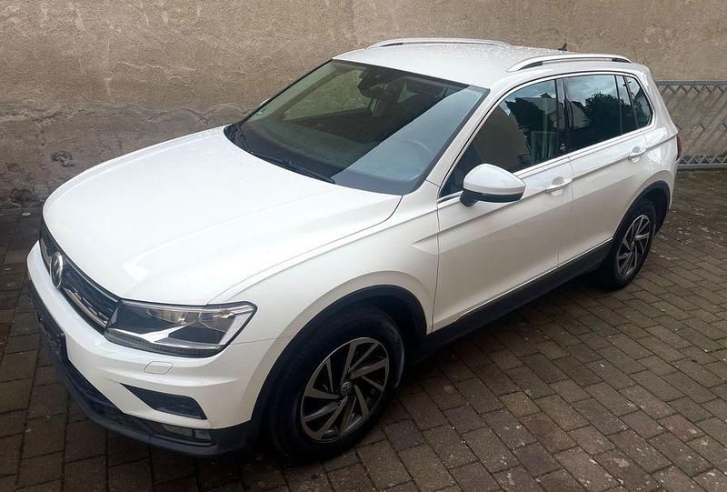 Weiß Gebraucht 2017 VW Tiguan Sound SUV | 16.400 € (Guter Preis) - Bild 1/4