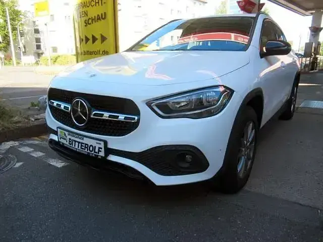 Gebraucht Mercedes GLA200 Progressive 163 PS (119 kW) 2023 Weiß SUV