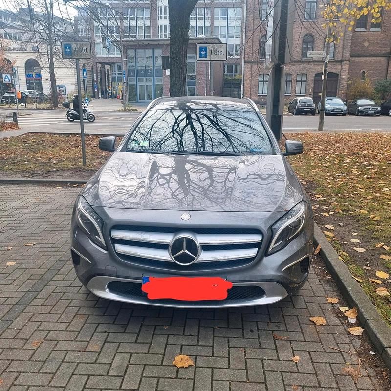 Grau Gebraucht 2015 Mercedes GLA250 SUV | 19.000 € (Etwas zu teuer) - Bild 1/4