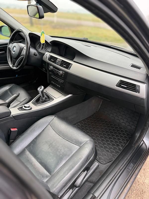 Gebraucht BMW 320 170 PS (125 kW) 2007 Grau Kombi