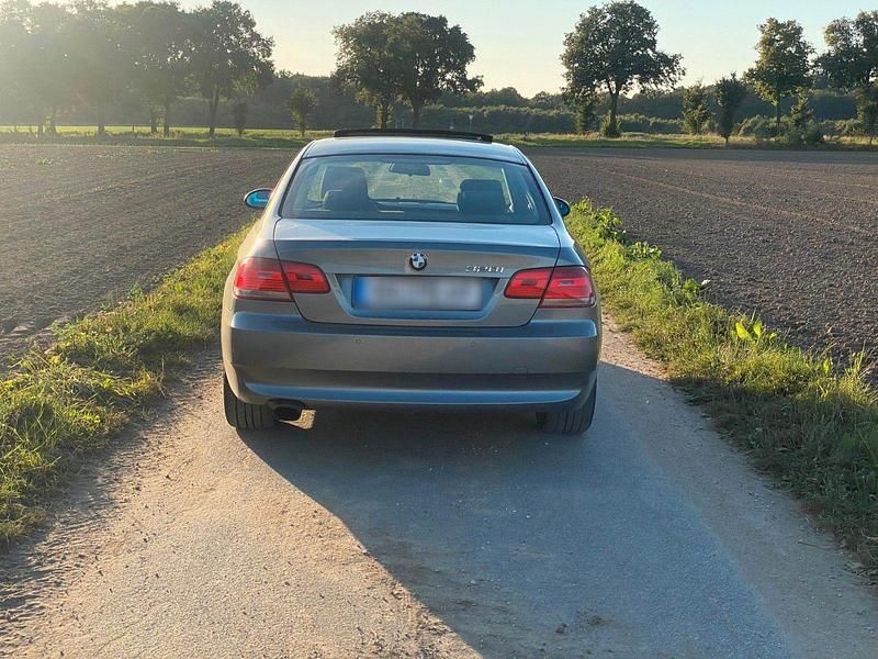 Gebraucht BMW 320 170 PS (125 kW) 2007 Grau Coupé