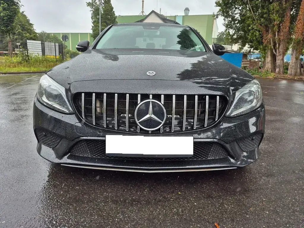 Gebraucht Mercedes C300 258 PS (189 kW) 2019 Schwarz Limousine