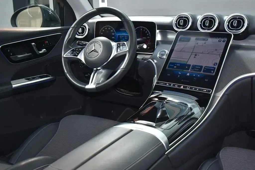 Gebraucht Mercedes GLC300e 197 PS (144 kW) 2024 Grau SUV