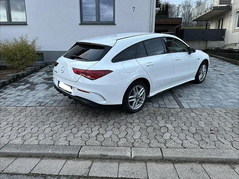 Gebraucht Mercedes CLA250e Shooting Brake Edition 218 PS (160 kW) 2021 Weiß Kombi