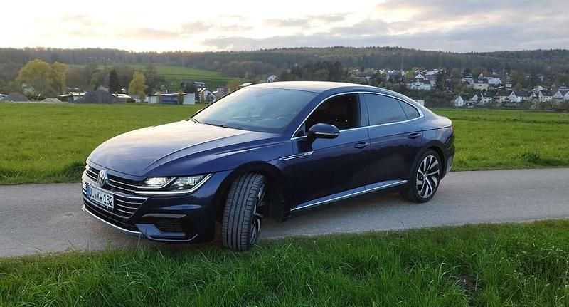 Blau Gebraucht 2018 VW Arteon Coupé | 14.400 € (Superpreis) - Bild 1/4