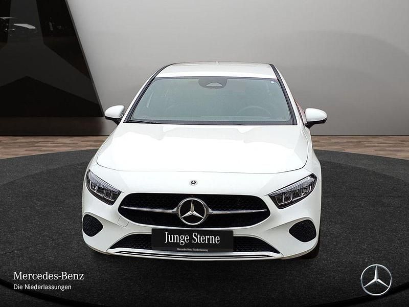 Gebraucht Mercedes A200 Advanced 163 PS (119 kW) 2024 Weiß Limousine