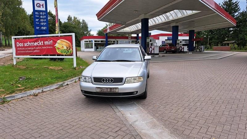 Silber Gebraucht 2000 Audi A4 Design Limousine | 3.500 € (Fairer Preis) - Bild 1/4