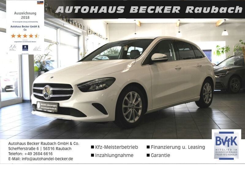 Weiß Gebraucht 2022 Mercedes B180 Van / Kleinbus | 24.590 € (Guter Preis) - Bild 1/4