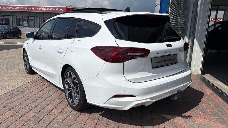 Gebraucht Ford Focus ST-Line X 155 PS (114 kW) 2022 Frost weiß Kombi