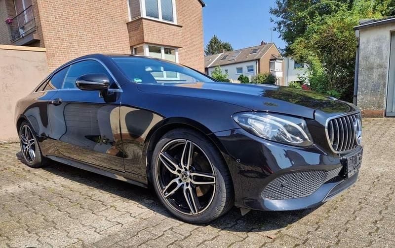 Gebraucht Mercedes E220 194 PS (142 kW) 2017 Schwarz Coupé
