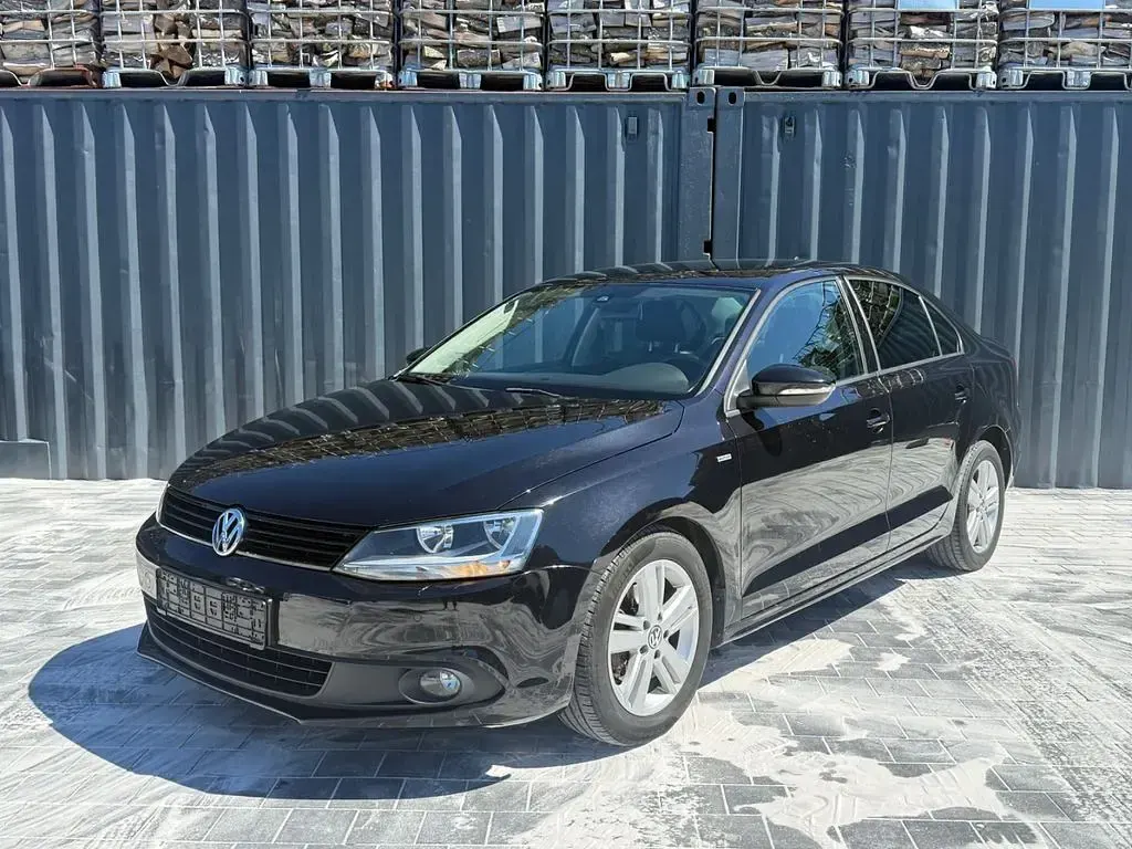 Gebraucht VW Jetta Match 140 PS (102 kW) 2012 Schwarz Limousine