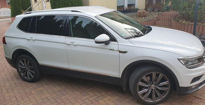 Weiß Gebraucht 2018 VW Tiguan Allspace SUV | 27.900 € (Etwas zu teuer) - Bild 1/4
