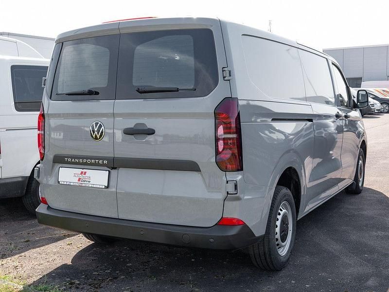 Neu VW T7 150 PS (110 kW) 2026 Grau Van