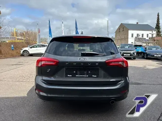 Gebraucht Ford Focus Titanium 125 PS (91 kW) 2018 Grau Kombi