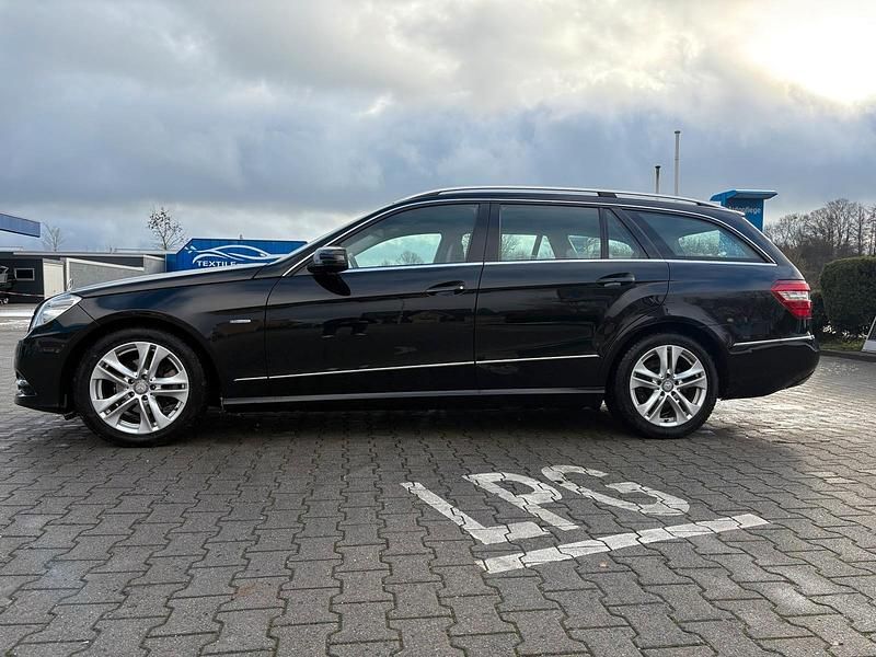 Gebraucht Mercedes E220 Avantgarde 170 PS (125 kW) 2010 Schwarz Kombi