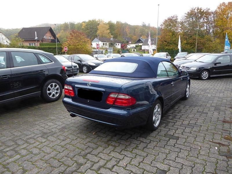 Gebraucht Mercedes CLK200 Avantgarde 136 PS (100 kW) 2000 Blau Cabrio